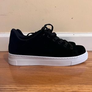 NWOT Basic Sneakers